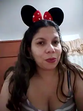 Snapshot of Carliina_Soussa chatting on October 31, 11:50 pm Carliina Soussa online show from October 31, 11:50 pm