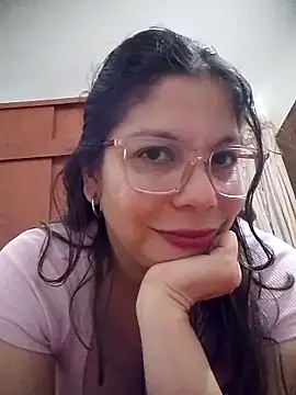Snapshot of Carliina_Soussa chatting on May 5, 10:40 pm Carliina Soussa online show from May 5, 10:40 pm