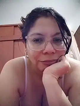 Snapshot of Carliina_Soussa chatting on May 10, 5:29 pm Carliina Soussa online show from May 10, 5:29 pm