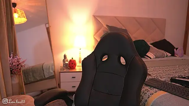 Lau Bee online show from October 30, 6:41 pm