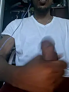 Snapshot of bigboytoy912 chatting on May 5, 9:12 pm bigboytoy912 online show from May 5, 9:12 pm