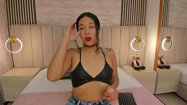 laura smith33 online show from October 24, 2:46 pm