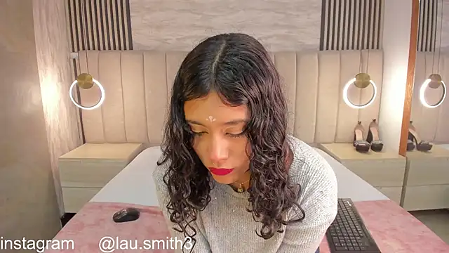 laura smith33 online show from December 19, 3:30 pm