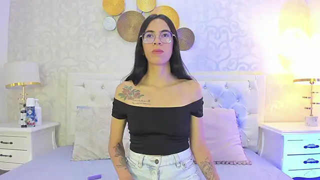 Clarisse28 online show from January 29, 7:00 pm