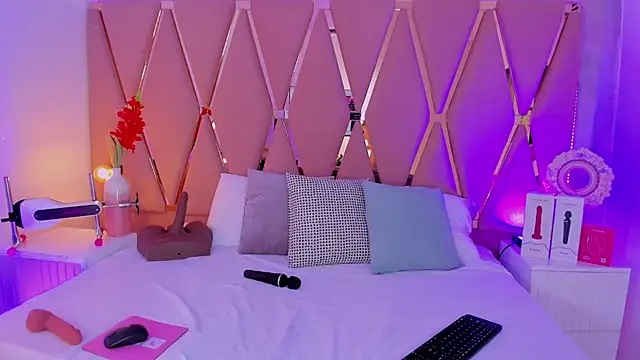 Snapshot of madyjames chatting on July 21, 1:24 pm madyjames online show from July 21, 1:24 pm