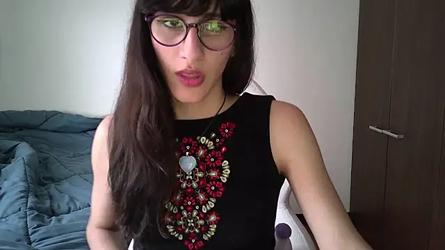 Snapshot of Alice_love29 chatting on December 5, 8:44 pm Alice love29 online show from December 5, 8:44 pm