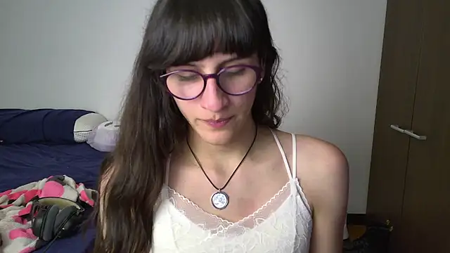 Snapshot of Alice_love29 chatting on January 4, 6:09 am Alice love29 online show from January 4, 6:09 am