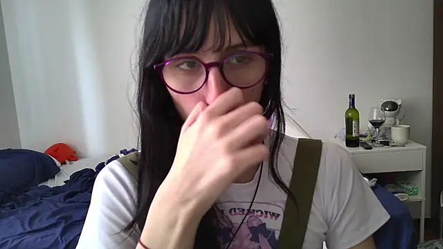 Snapshot of Alice_love29 chatting on February 8, 6:01 pm Alice love29 online show from February 8, 6:01 pm