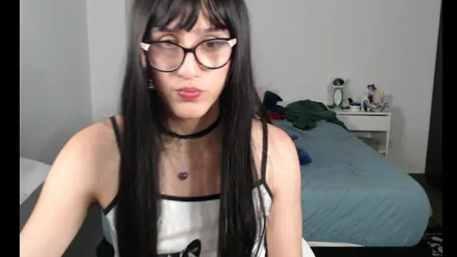 Snapshot of Alice_love29 chatting on December 16, 6:51 am Alice love29 online show from December 16, 6:51 am