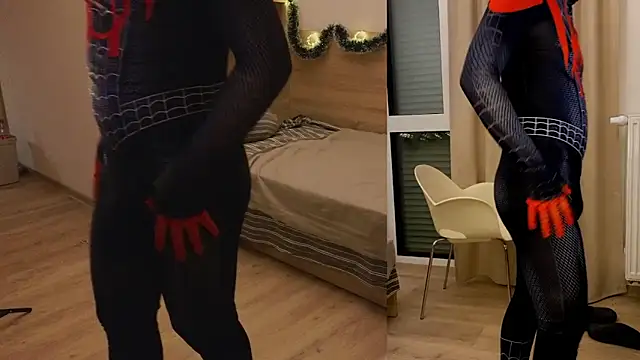 Snapshot of curlyboyy_ chatting on January 13, 7:19 pm curlyboyy online show from January 13, 7:19 pm