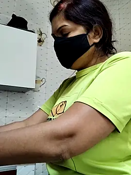 Snapshot of illay_love chatting on December 1, 6:40 am illay love online show from December 1, 6:40 am