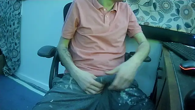 Snapshot of MrKingDick607 chatting on April 6, 3:59 am MrKingDick607 online show from April 6, 3:59 am