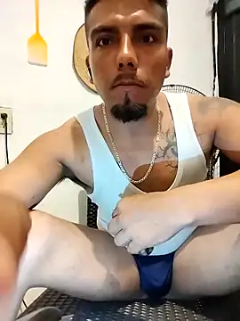 Snapshot of alfredyy55 chatting on October 12, 9:30 am alfredyy55 online show from October 12, 9:30 am