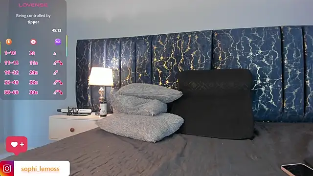 Sophia Lemos online show from December 15, 1:37 pm