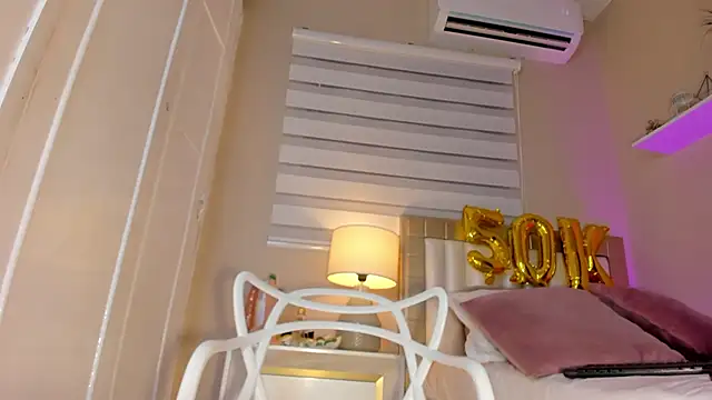 zoe sky  online show from March 15, 11:40 am