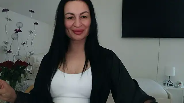 Snapshot of Helena7077 chatting on February 19, 11:25 pm Helena7077 online show from February 19, 11:25 pm