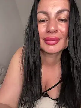 Helena7077 online show from May 12, 11:35 pm