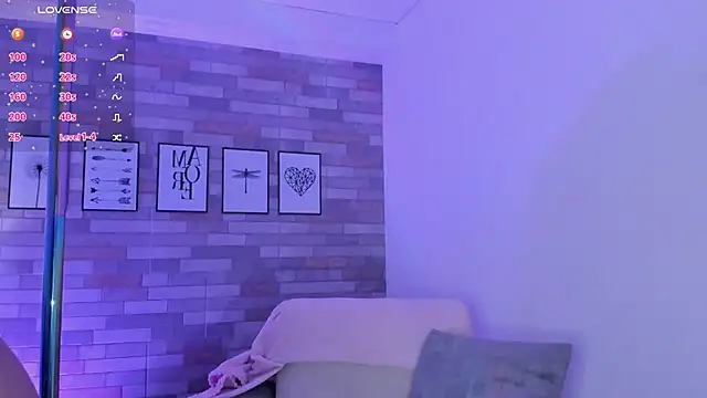 BonnieAnderson  online show from September 20, 9:16 pm