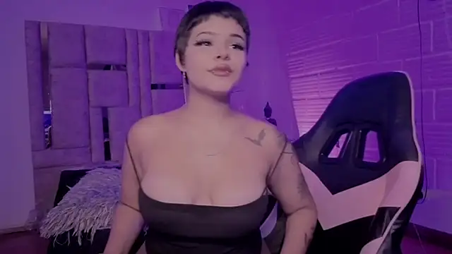 Snapshot of BonnieAnderson_ chatting on May 20, 8:04 pm BonnieAnderson online show from May 20, 8:04 pm