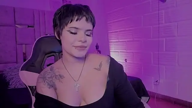 Snapshot of BonnieAnderson_ chatting on June 16, 9:06 pm BonnieAnderson online show from June 16, 9:06 pm