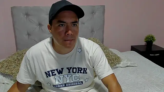 Snapshot of Jhonatan_Morales_S chatting on October 12, 3:27 am Jhonatan Morales S online show from October 12, 3:27 am