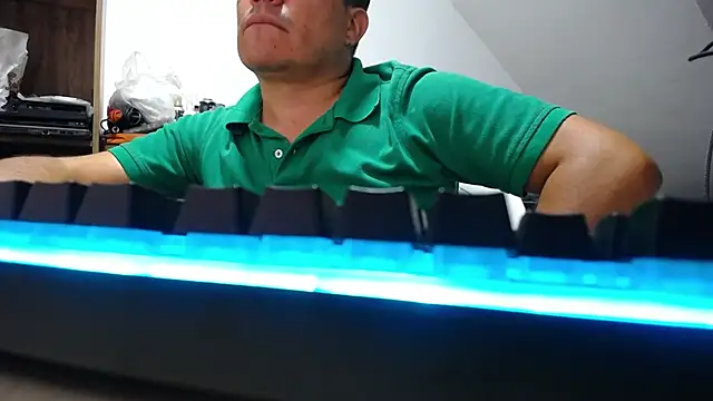 Snapshot of Jhonatan_Morales_S chatting on November 23, 5:51 am Jhonatan Morales S online show from November 23, 5:51 am