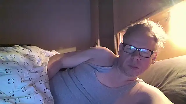 Snapshot of kinkyslet8 chatting on January 6, 7:23 am kinkyslet8 online show from January 6, 7:23 am