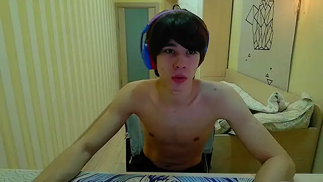 Snapshot of gayGamogey chatting on January 9, 5:37 pm gayGamogey online show from January 9, 5:37 pm