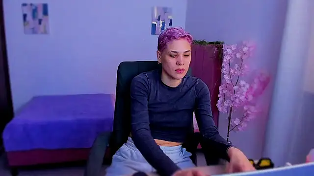 Charlee pink online show from December 5, 6:15 pm