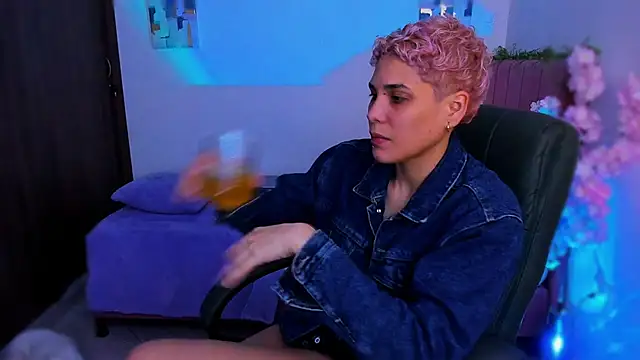 Charlee pink online show from December 19, 5:58 am