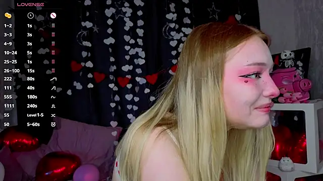 Snapshot of ElswythCovil chatting on February 14, 4:09 am ElswythCovil online show from February 14, 4:09 am