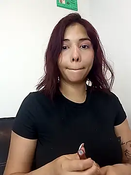 Snapshot of LucyMartelli chatting on February 8, 12:17 pm LucyMartelli online show from February 8, 12:17 pm