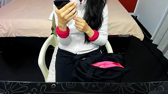 Snapshot of Abrillee1 chatting on January 4, 7:02 pm Abrillee1 online show from January 4, 7:02 pm