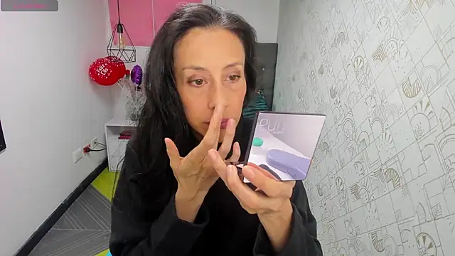 Snapshot of Abrillee1 chatting on March 11, 11:44 am Abrillee1 online show from March 11, 11:44 am