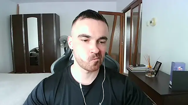 Snapshot of mu5clemania2 chatting on June 4, 9:37 am mu5clemania2 online show from June 4, 9:37 am