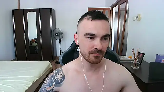 Snapshot of mu5clemania2 chatting on August 2, 9:52 am mu5clemania2 online show from August 2, 9:52 am