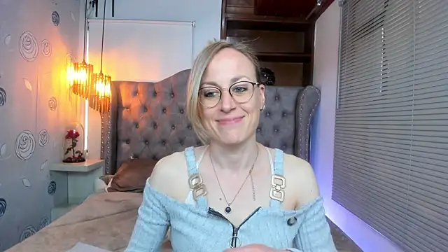 Snapshot of SammySanders chatting on December 30, 9:50 pm SammySanders online show from December 30, 9:50 pm