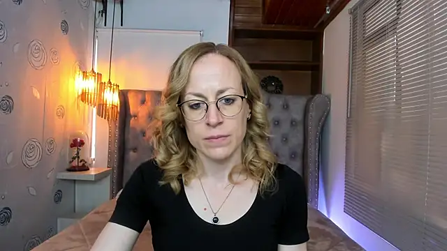 Snapshot of SammySanders chatting on February 8, 12:06 pm SammySanders online show from February 8, 12:06 pm