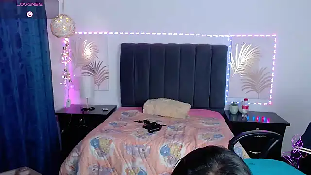 Snapshot of Julietacollins06 chatting on February 4, 1:27 pm Julietacollins06 online show from February 4, 1:27 pm