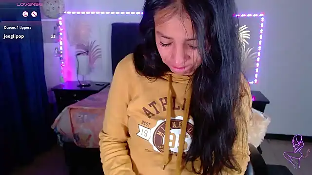 Snapshot of Julietacollins06 chatting on February 11, 1:20 pm Julietacollins06 online show from February 11, 1:20 pm