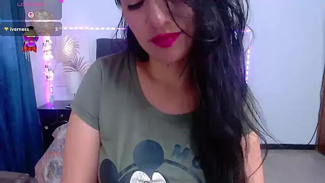 Snapshot of Julietacollins06 chatting on March 18, 1:20 pm Julietacollins06 online show from March 18, 1:20 pm