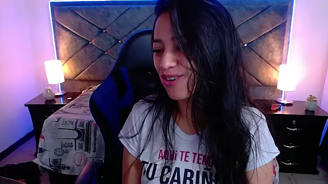 Snapshot of Julietacollins06 chatting on November 19, 1:11 pm Julietacollins06 online show from November 19, 1:11 pm