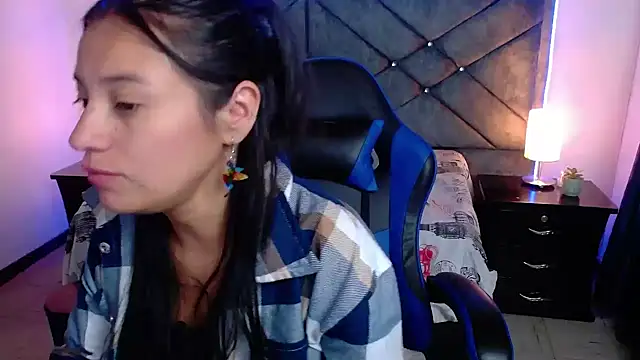 Snapshot of Julietacollins06 chatting on December 3, 3:54 pm Julietacollins06 online show from December 3, 3:54 pm