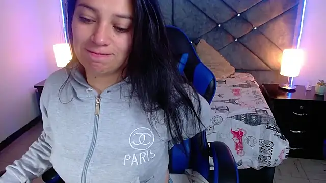 Snapshot of Julietacollins06 chatting on December 4, 1:31 pm Julietacollins06 online show from December 4, 1:31 pm