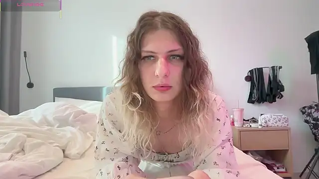 Alice Pinkhead online show from November 11, 9:31 am