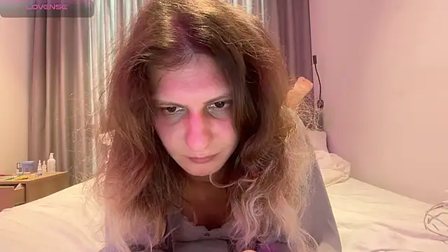 Alice Pinkhead online show from February 12, 10:10 am