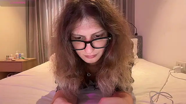 Snapshot of Alice_Pinkhead chatting on March 27, 7:58 am Alice Pinkhead online show from March 27, 7:58 am