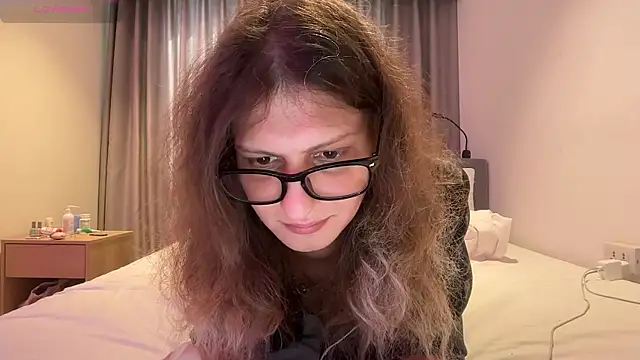 Snapshot of Alice_Pinkhead chatting on March 27, 8:26 am Alice Pinkhead online show from March 27, 8:26 am