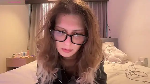 Snapshot of Alice_Pinkhead chatting on April 2, 9:29 am Alice Pinkhead online show from April 2, 9:29 am