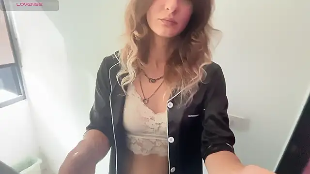 Snapshot of Alice_Pinkhead chatting on April 3, 8:45 am Alice Pinkhead online show from April 3, 8:45 am